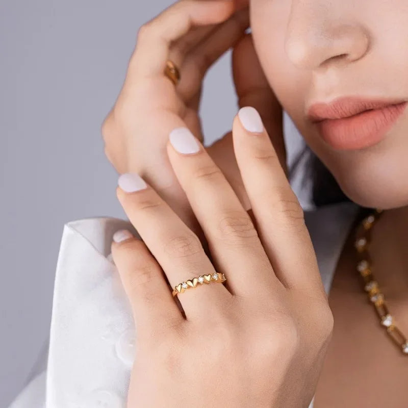 Lova Ring - 18K Gold